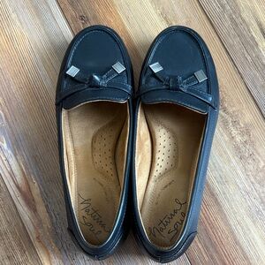 Natural Soul Women's Black Loafers with Bow Accent